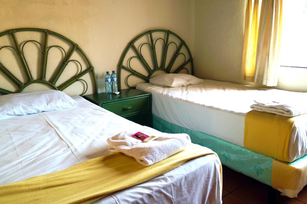 Hotel Bahia Del Sol - Tap to explore photos