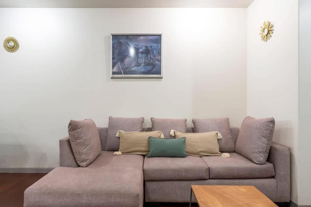 Chic 2BR Condo in Condesa steps from Parque Mexico - Tap to explore photos