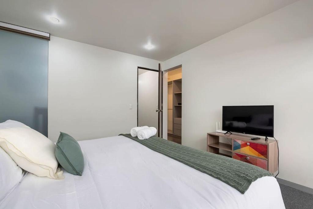 Chic 2BR Condo in Condesa steps from Parque Mexico - Tap to explore photos
