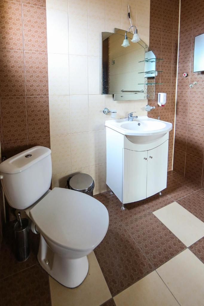 Сьюит (Люкс с балконом), Sharkov Family Hotel