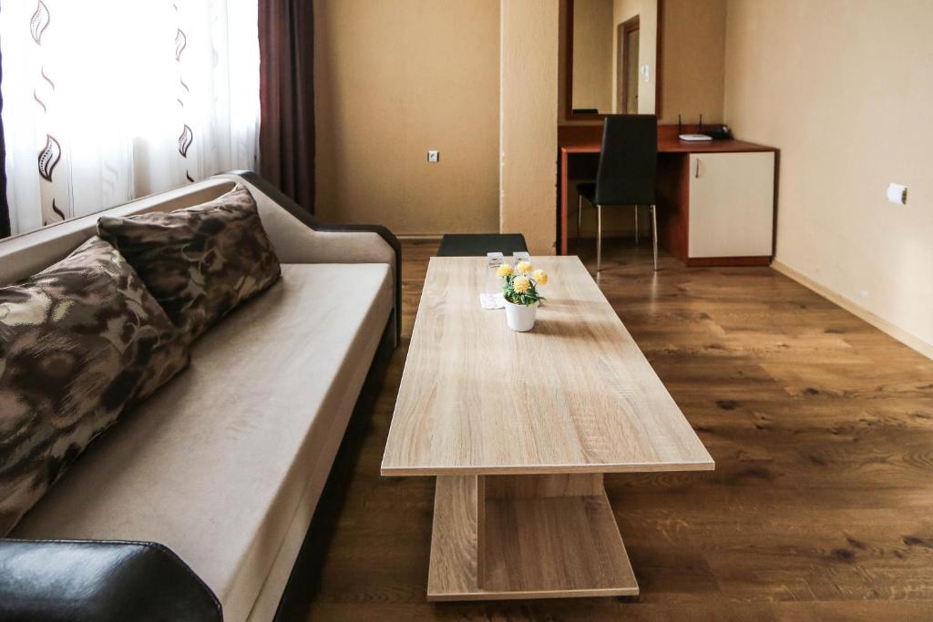 Sharkov Family Hotel photo 2