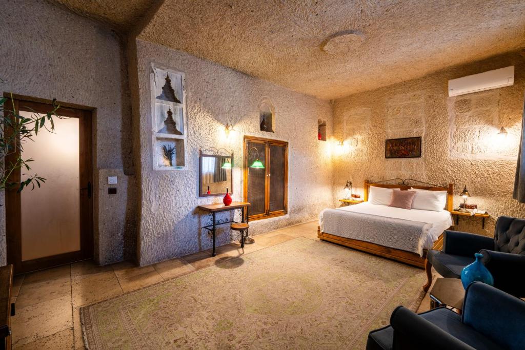 Design Cave Hotel - Tap to explore photos