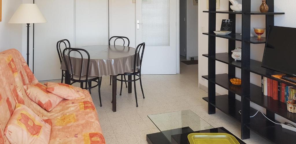 Golfe Juan charmant appartement garage proche mer - Tap to explore photos