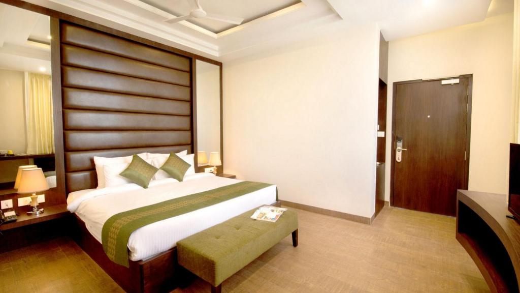 Трехместный (Double Room with Mountain View- Includes 10% off on F&B,Early C/in & Late C/out by 3hrs,Upgrade to Next Category STA***), The Livin