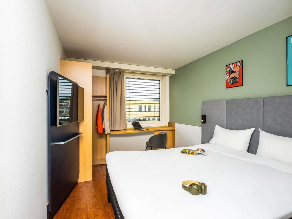 IBIS BAAR ZUG Room Type - Standard Double Room with Extra Bed