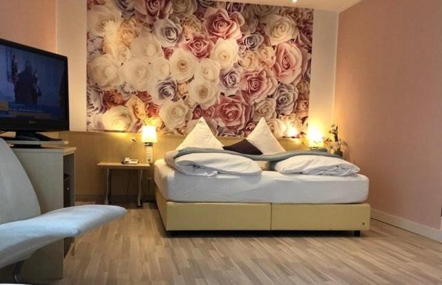 Hotel Scheidberg Bed & Breakfast in Wallerfangen bei Saarlouis - Tap to explore photos