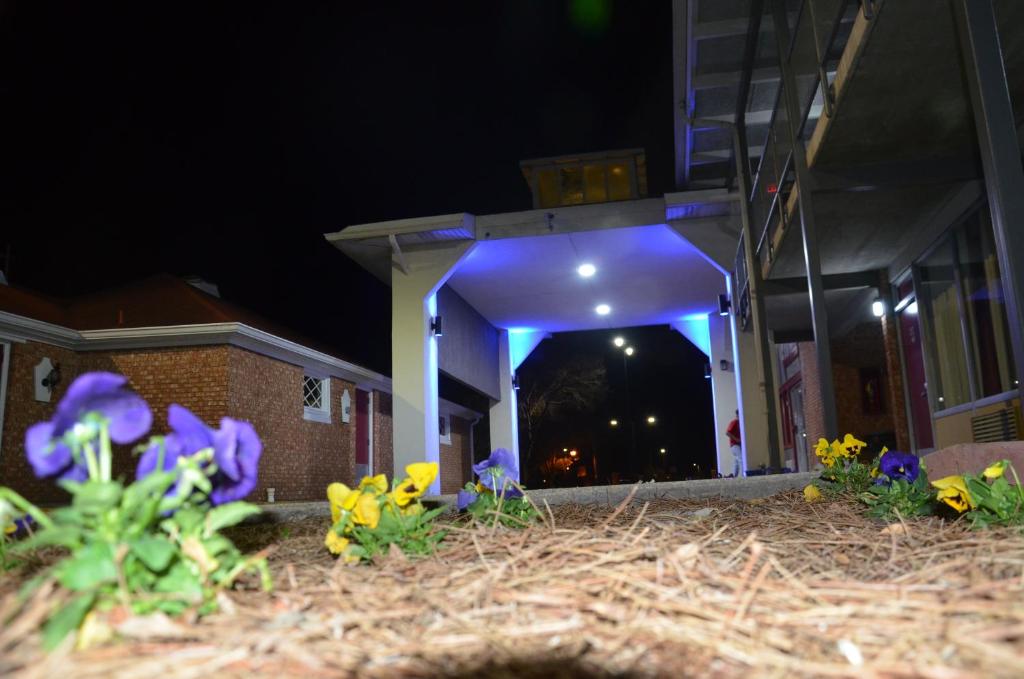 Americas Best Value Inn Augusta Historic Downtown image