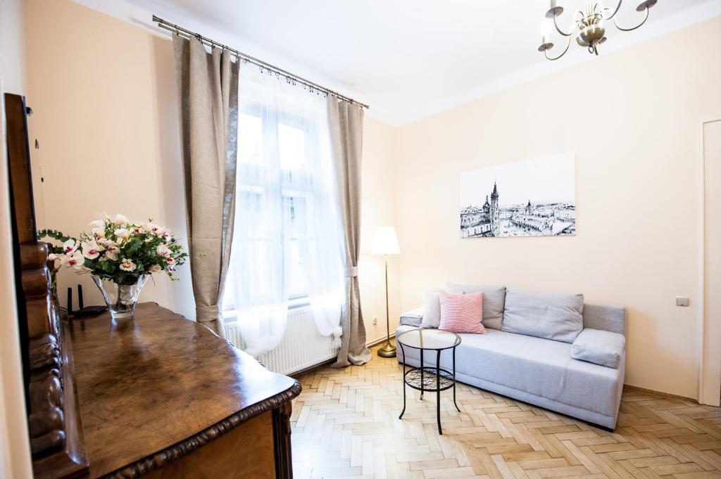 Апартаменты (Апартаменты с 1 спальней - 4 этаж), Apartments Roman