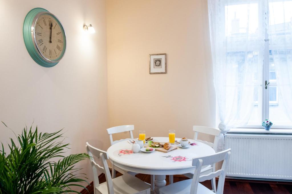 Апартаменты (Апартаменты с 1 спальней - 4 этаж), Apartments Roman