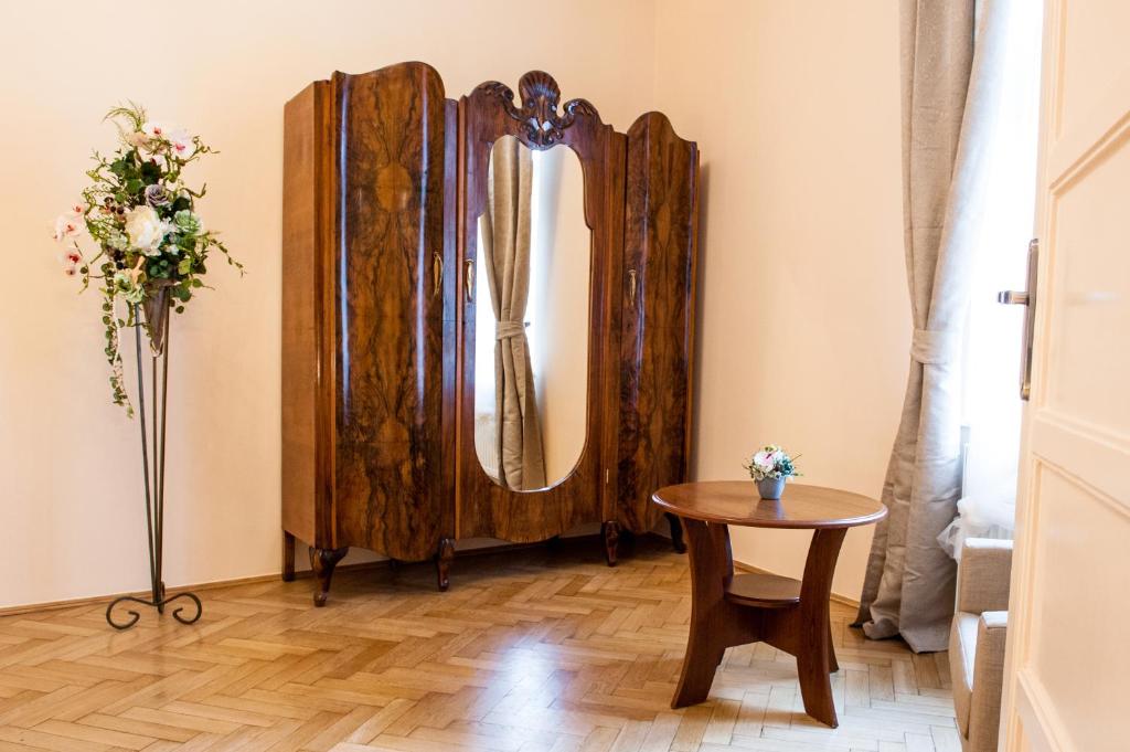 Апартаменты (Апартаменты с 1 спальней - 4 этаж), Apartments Roman