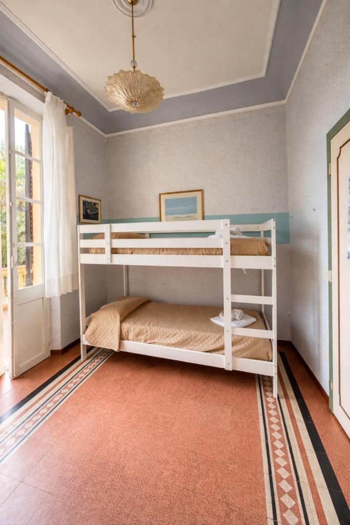 Hotel Villa Pina - Tap to explore photos