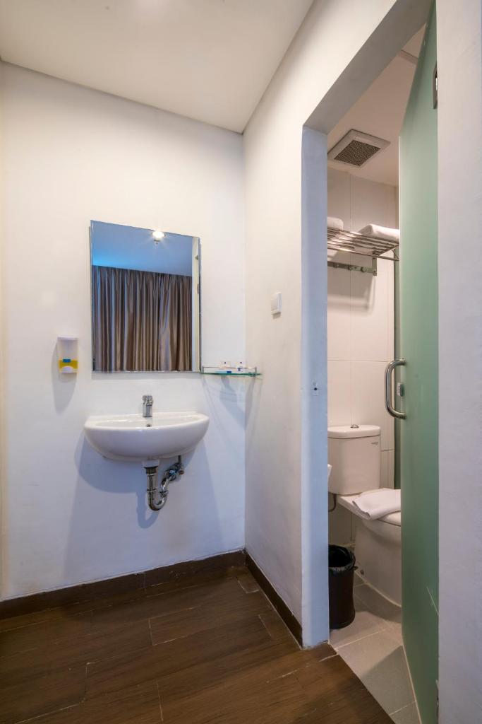 Двухместный (Улучшенный двухместный номер с 1 кроватью), Hotel 88 Grogol