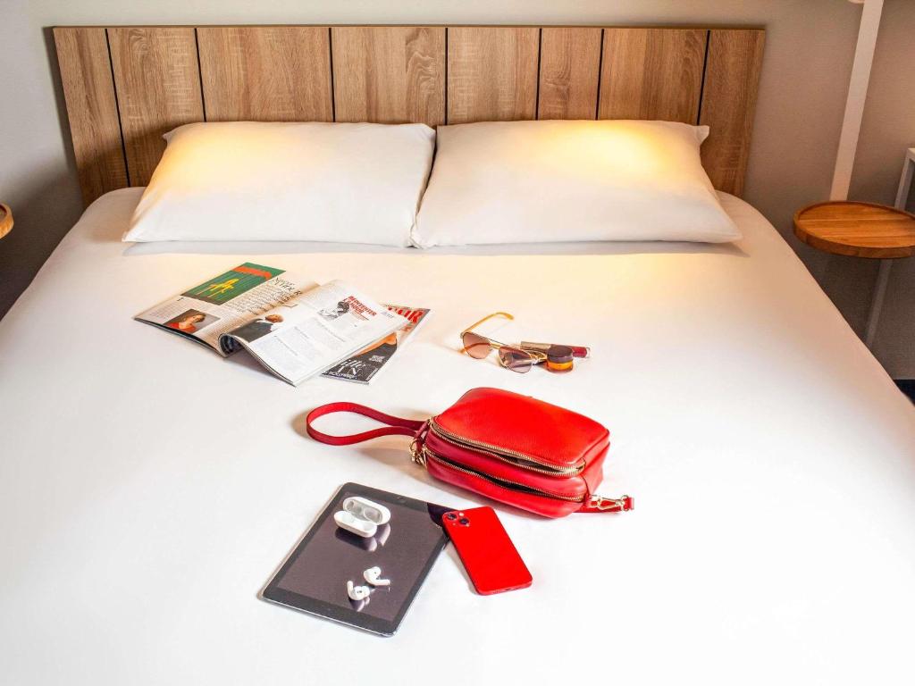 ibis Pontarlier Room Type - Accessible room with 1 double bed