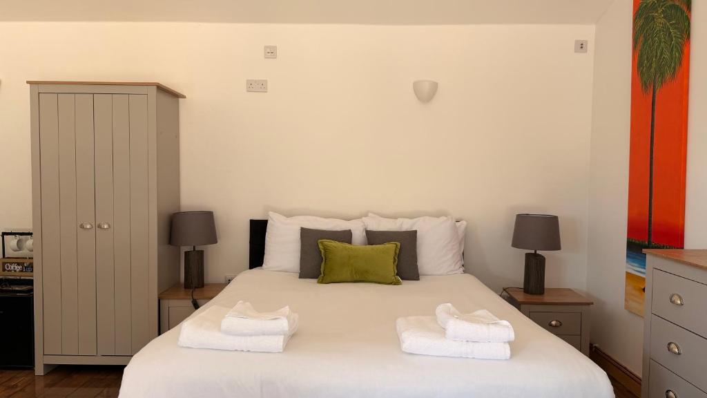 Converted Barn, One Bedroom Studio with Optional Hot Tub