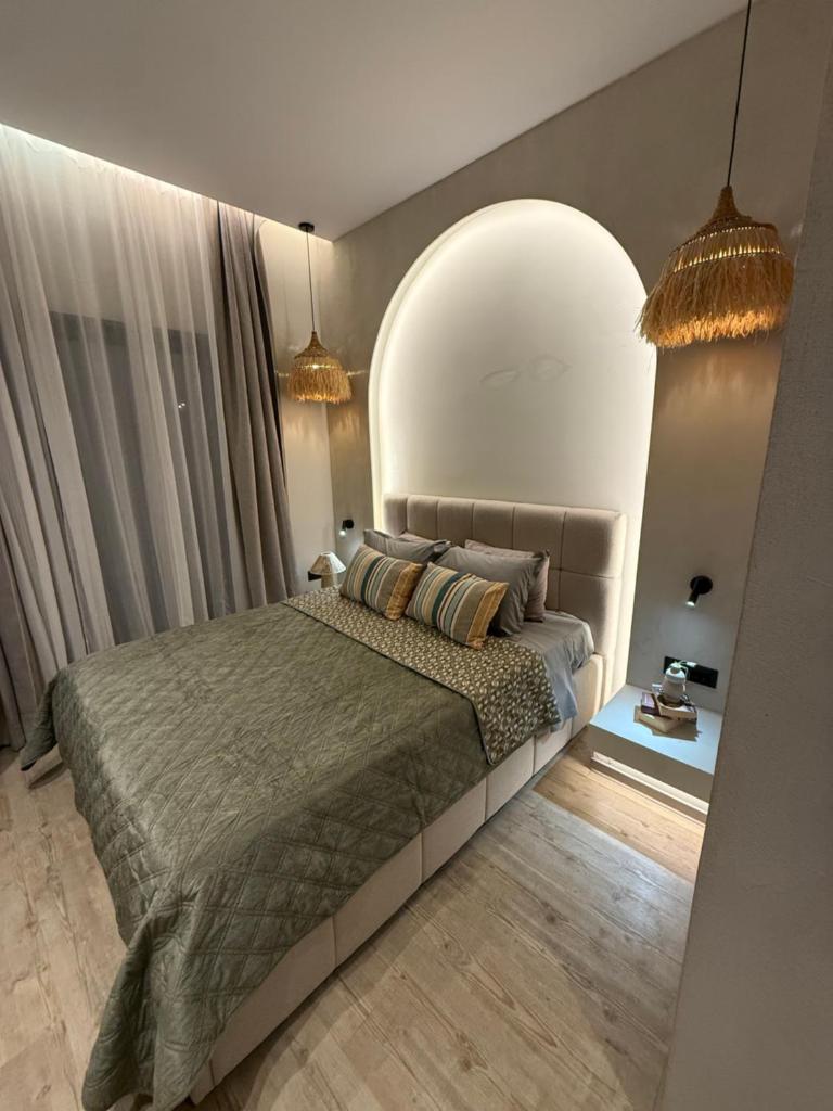 Erasmia Beachside Suites Room Type - Deluxe King Suite