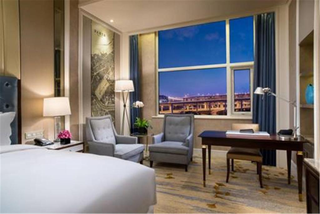 Двухместный (Роскошный номер с кроватью размера «king-size»), Sofitel Shanghai Hongqiao
