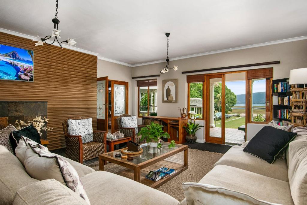 Waterfront Lodge Room Type - Standard King Room