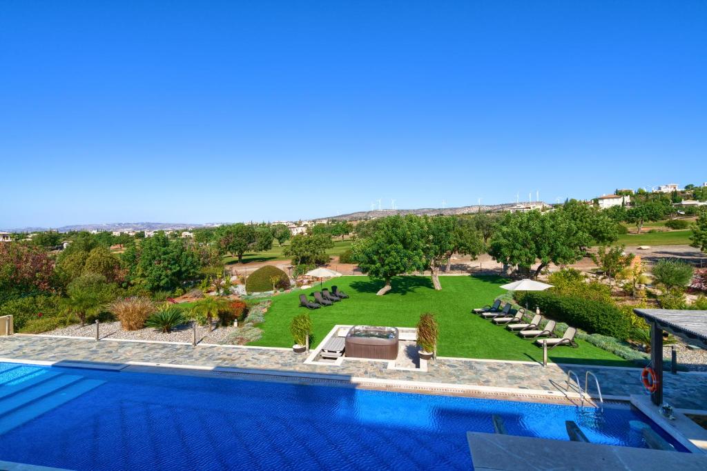 5 bedroom Villa Rio with large private pool and hot tub, Aphrodite Hills Resort photo 4