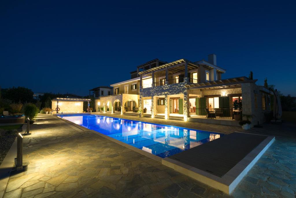 5 bedroom Villa Rio with large private pool and hot tub, Aphrodite Hills Resort photo 3