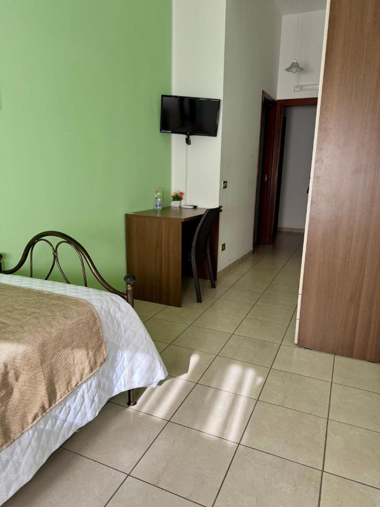 Costa Gaia Rooms - Tap to explore photos