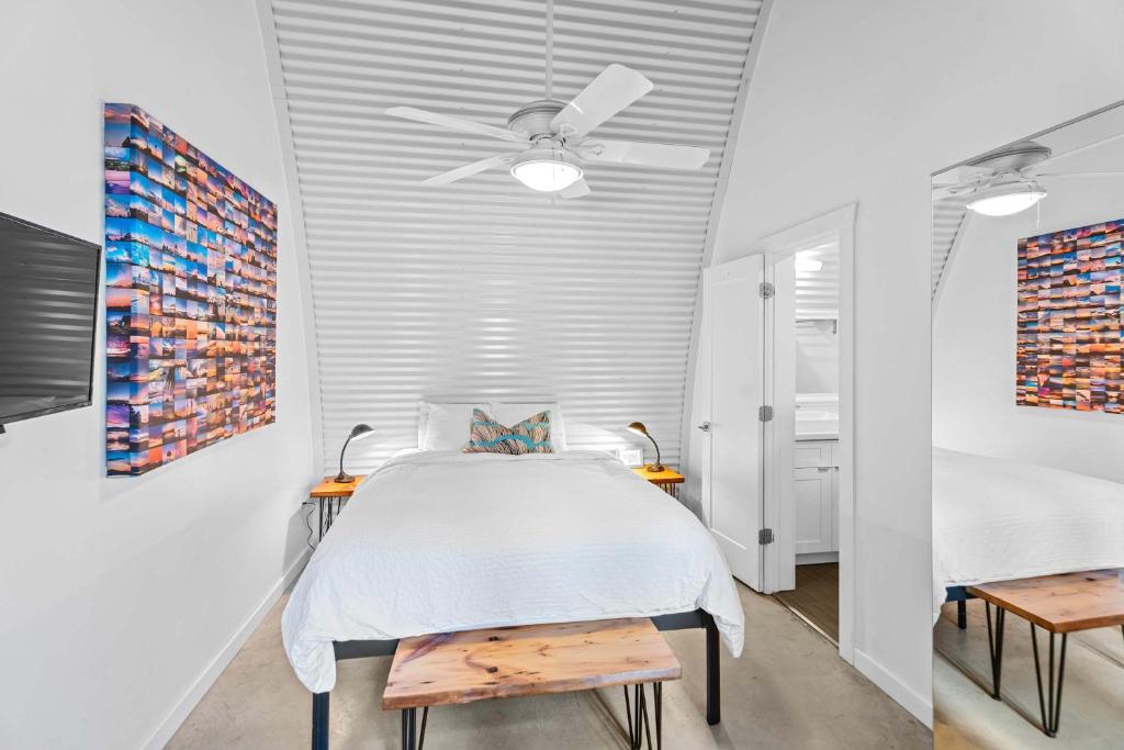 Moon 301 - Crescent Moonrise Suite - 1 BR - 1 Bath - Tap to explore photos