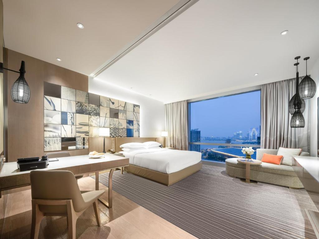 Hyatt Regency Suzhou Room Type - 1 King Bed Lake View Club Access