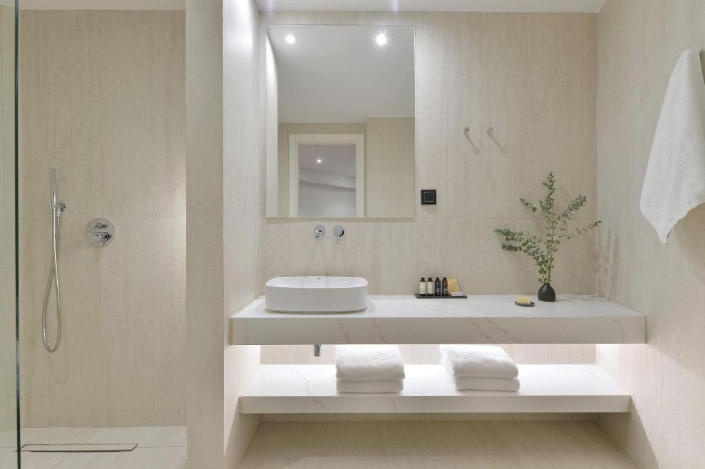B4B Athens Signature Hotel Room Type - Family Room