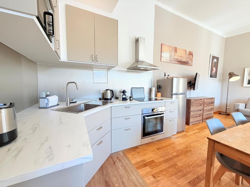 Amaroo - Serviced Apartments "Branden" - Tap to explore photos
