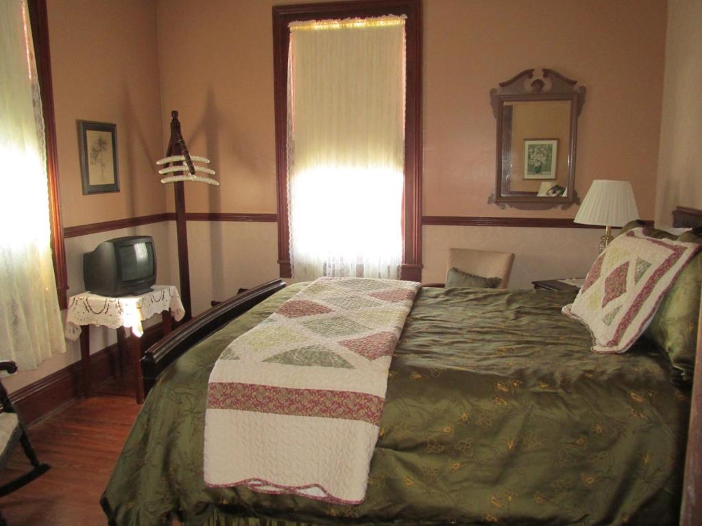 Pensacola Victorian Bed & Breakfast photo 4