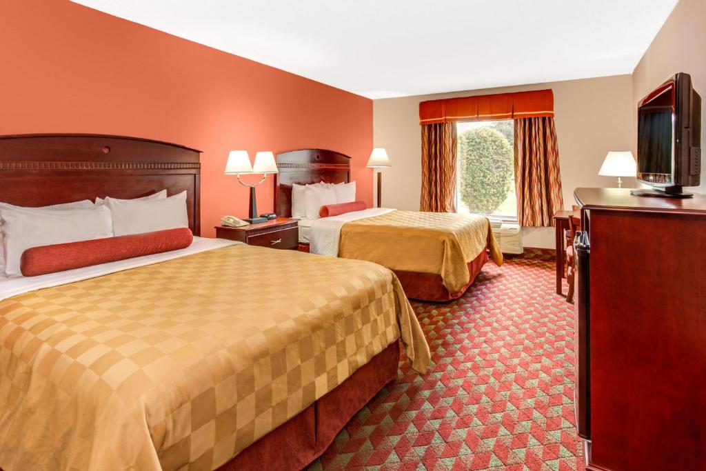 Ramada by Wyndham Murfreesboro photo 2