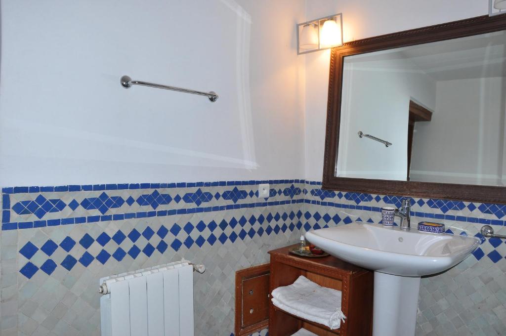 Сьюит (Люкс El Guembri), Riad Au 20 Jasmins