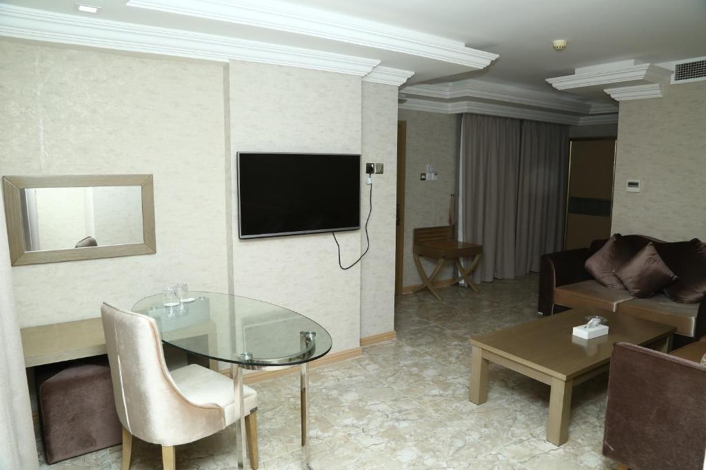 Сьюит (Полулюкс), Отель Sun and Sands Plaza Hotel