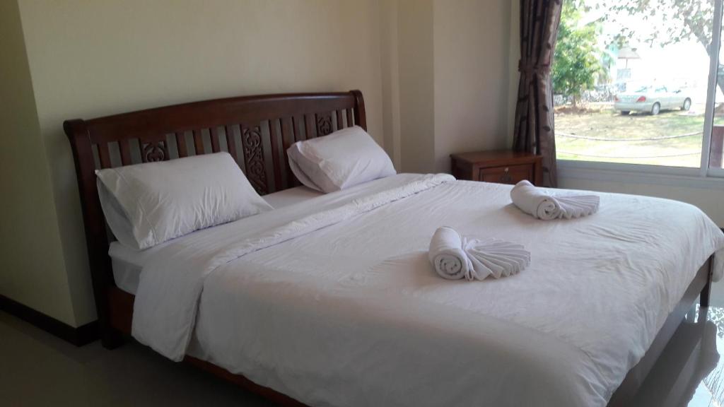 Lomtalay Resort Trat - Tap to explore photos