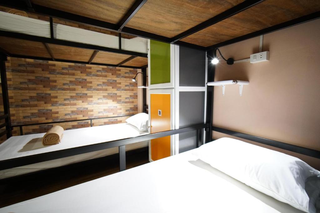 Номер (Кровать в общем 8-местном номере для мужчин и женщин), Urban Hostel Bangkok