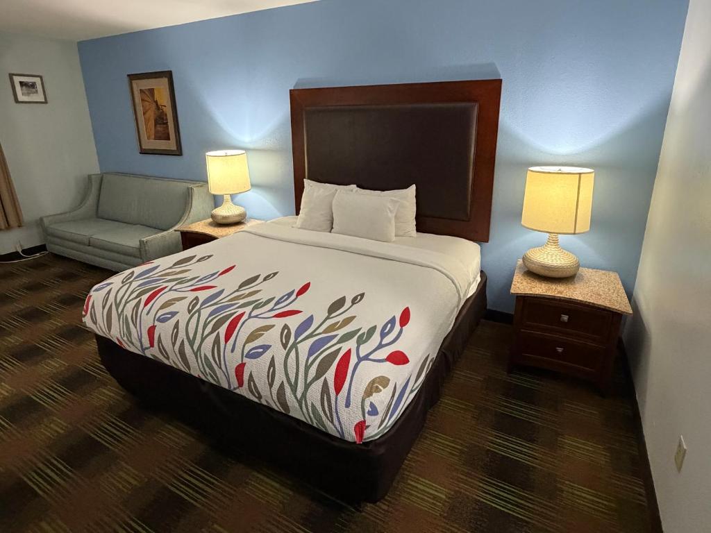 Trident Inn & Suites New Orleans - Tap to explore photos