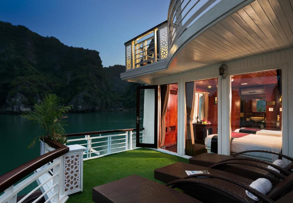 Halong Paloma Cruise