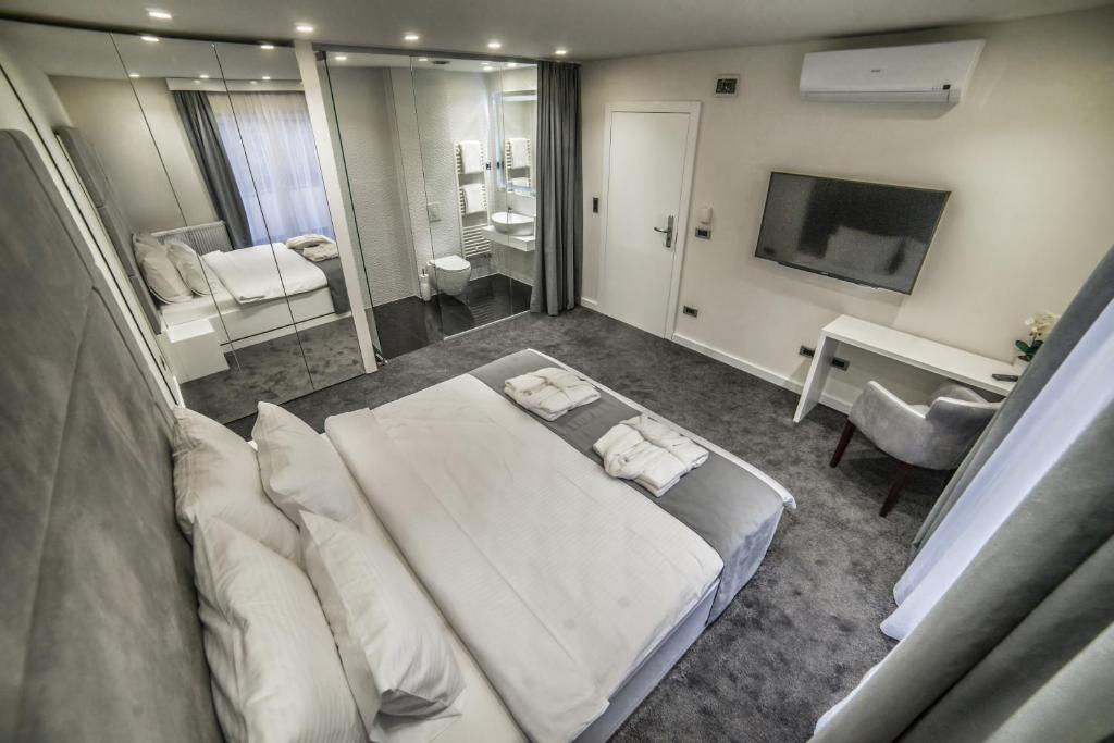 Двухместный (Номер Делюкс с кроватью размера «king-size» и балконом), Hotel Forty Two