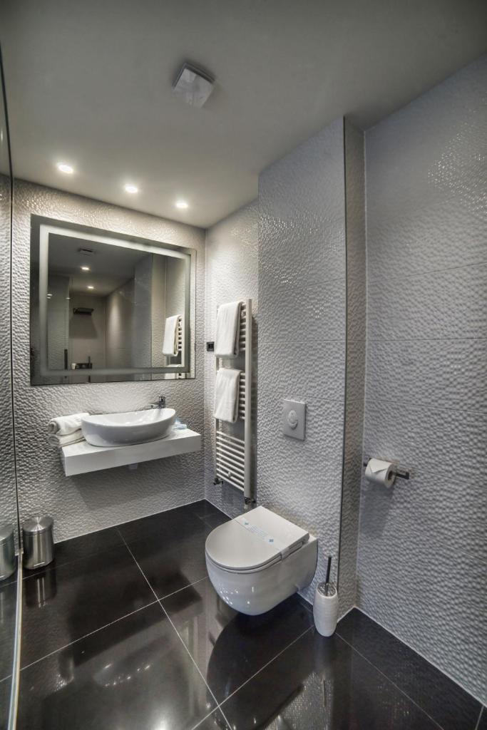 Двухместный (Номер Делюкс с кроватью размера «king-size» и балконом), Hotel Forty Two