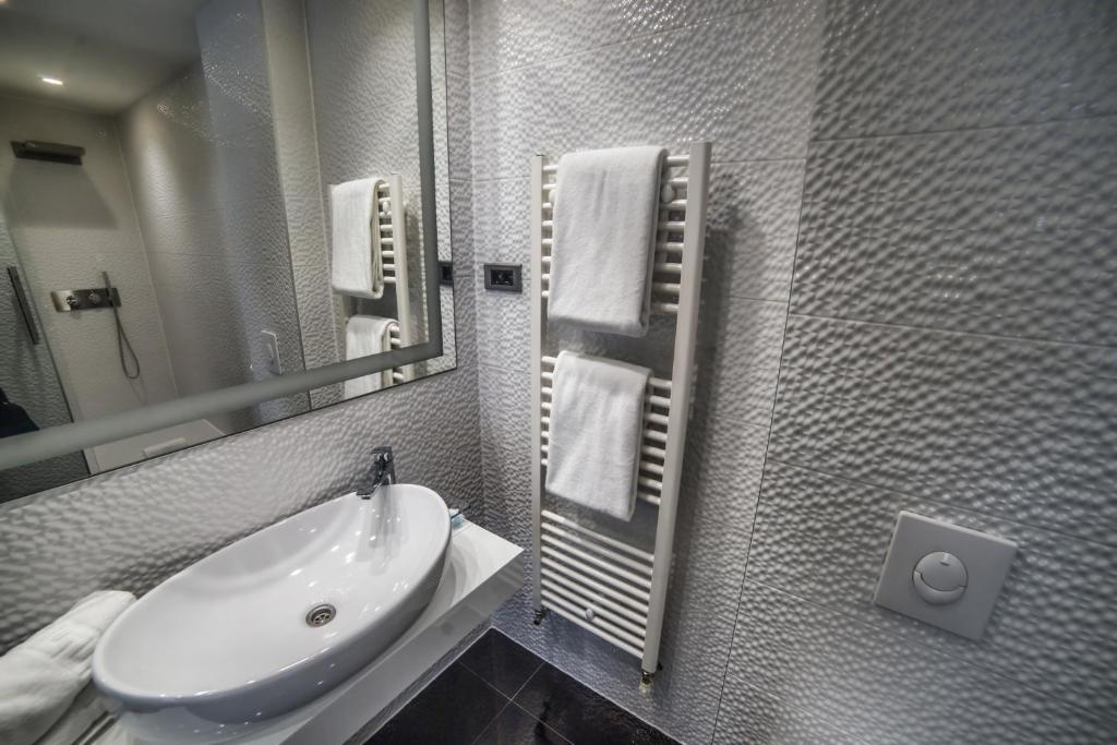 Двухместный (Номер Делюкс с кроватью размера «king-size» и балконом), Hotel Forty Two