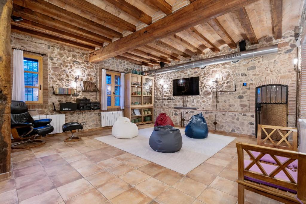 Masia Can Divi - Tap to explore photos