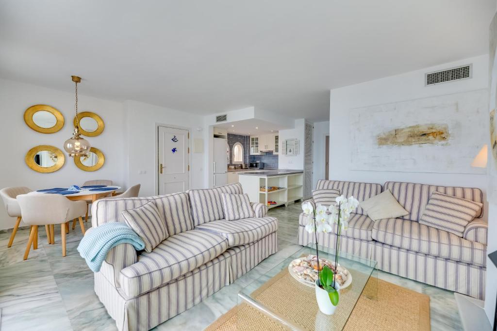 Estepona Beach Apartment - Tap to explore photos