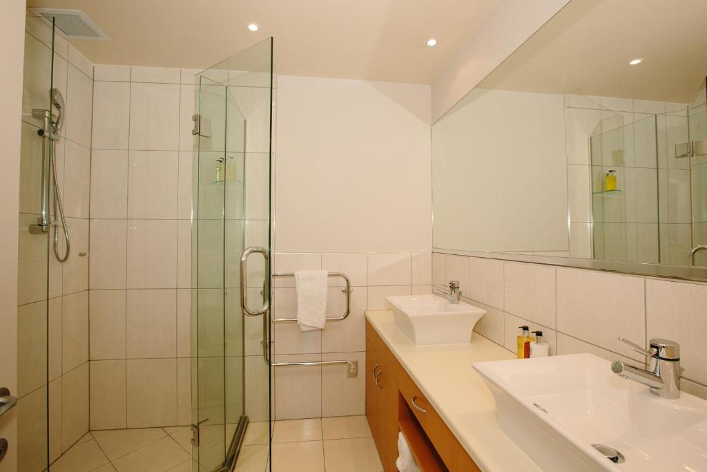 Lakeside Apartments photo 1