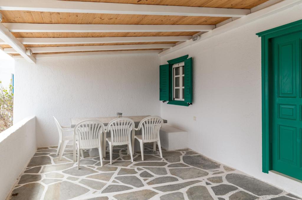 Gaia Mykonos Ornos - Tap to explore photos