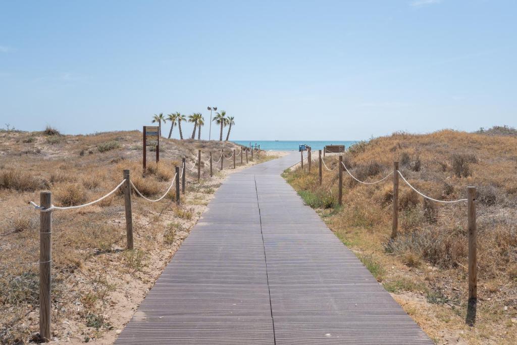 Apartamento playa Canet - Tap to explore photos