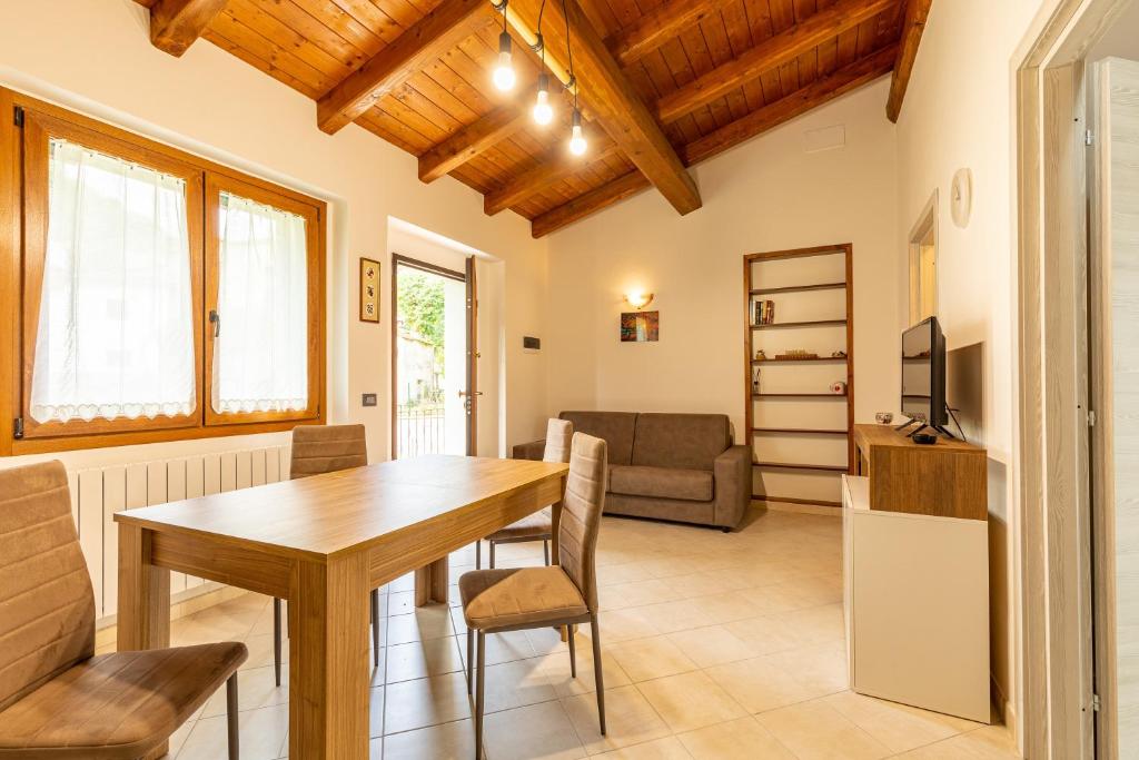 Chalet La Greta Vista Superiore - Tap to explore photos