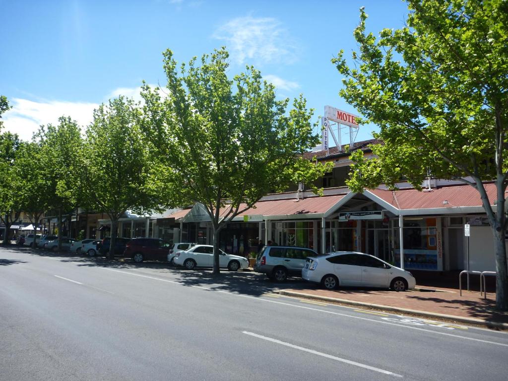 Adelaide Travellers Inn Backpackers Hostel photo 4