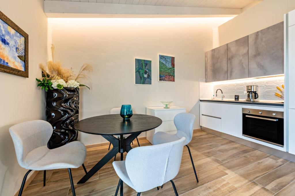 Lake View Boutique Apartment - Tap to explore photos
