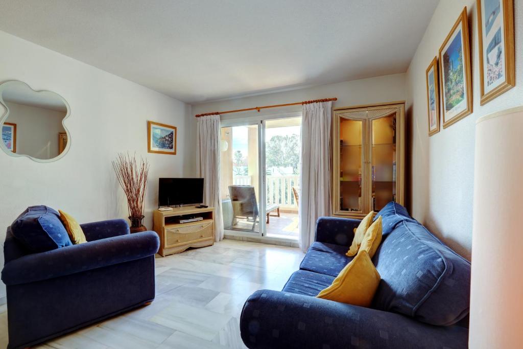 Luxury 2 Bed Apt Freeview Tv Wi - Tap to explore photos