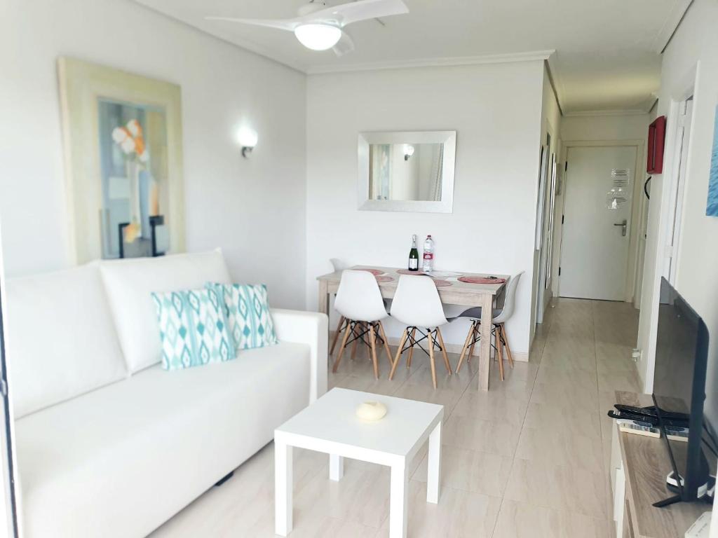 Alcudia Sea Apartment - Tap to explore photos