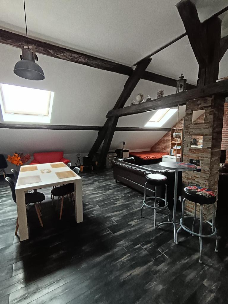 Cosy Lodg - Tap to explore photos